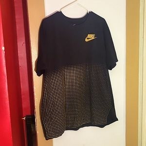 Black and gold Nike T-shirt